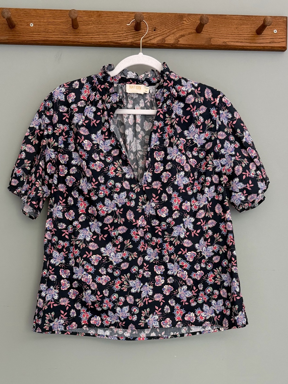 Nation LTD "Rosanna" 100% Pima Cotton Floral Blue Pink V-Neck Blouse Short Sleev